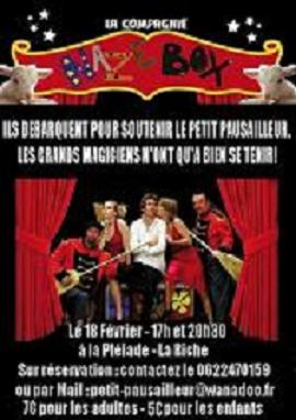 une scène de théatre avec des acteurs