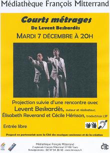 affiche de la soirée avec une photo de deux acteurs qui montrent quelque chose du doigt