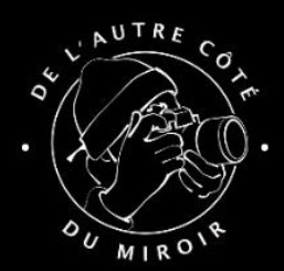 logo de l'association, dessin d'une personne qui prend une photo